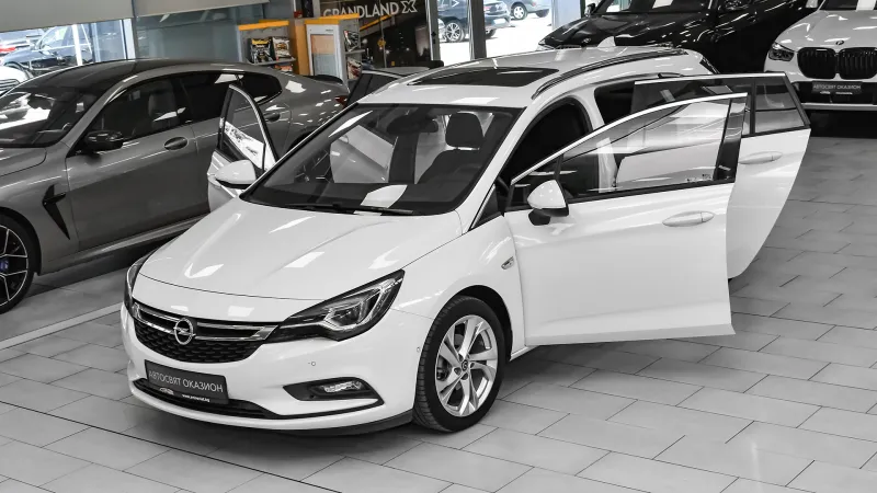 Opel Astra Sports Tourer 1.6 CDTi Dynamic Image 1